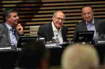  Alckmin diz que redução da jornada de trabalho é tendência mundial 